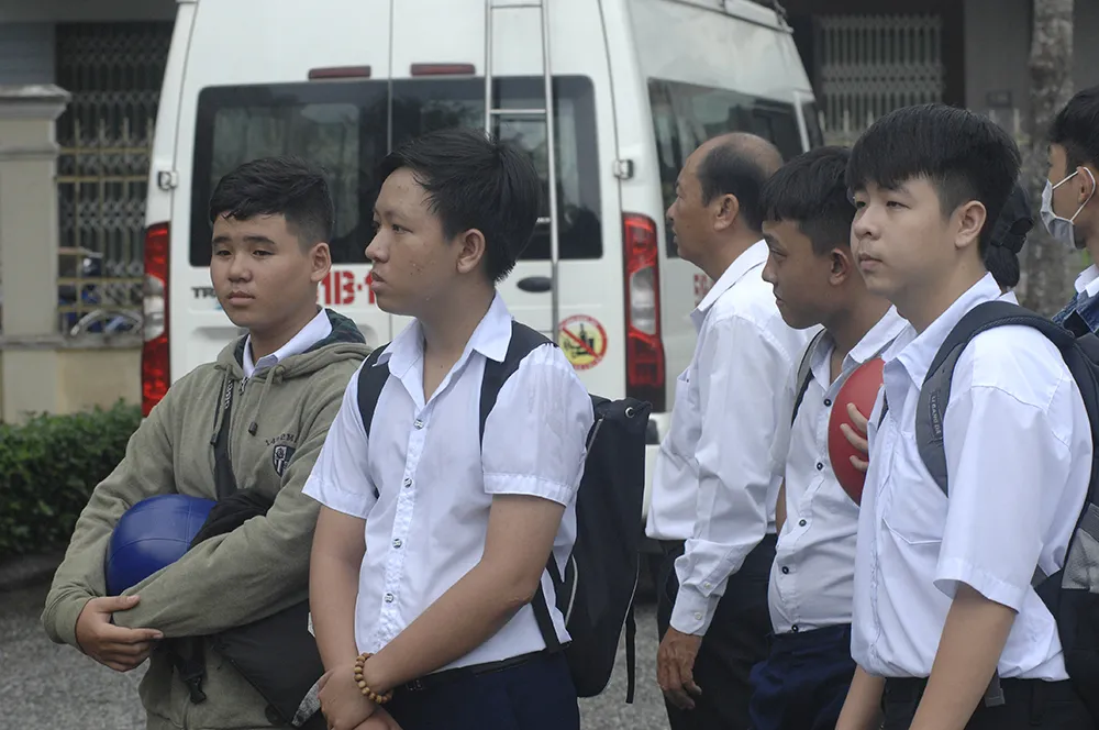 Người dân Đồng Tháp đẫm nước mắt viếng Anh hùng phi công Nguyễn Văn Bảy ảnh 9